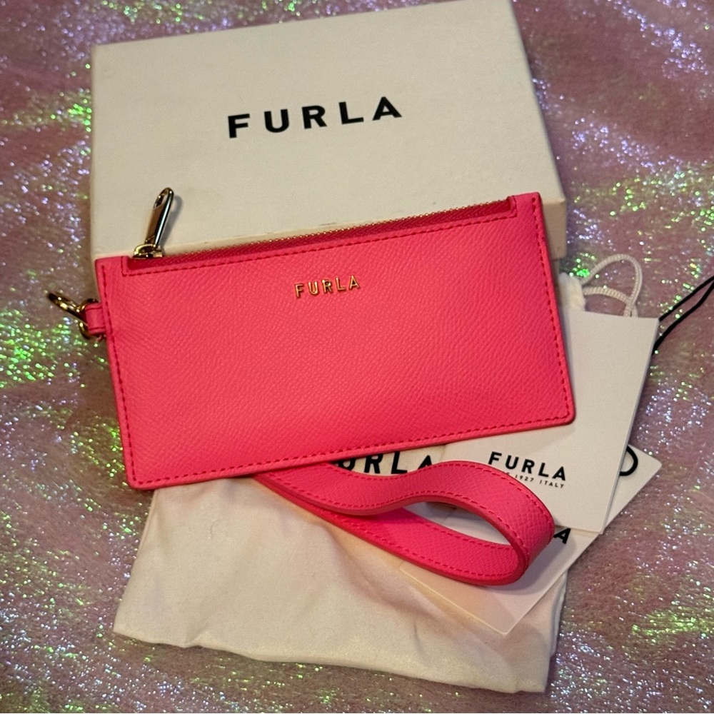 🩷 Furla Wristlet Zip Wallet in Fuxia Fluo